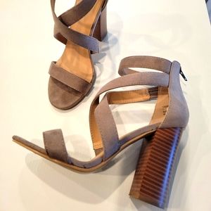 CHARLOTTE RUSSE SUEDE TAN STRAPPY HEELS SIZE 7